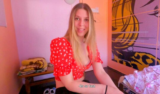 Русская подруга в трусиках встала раком ради яркого секса