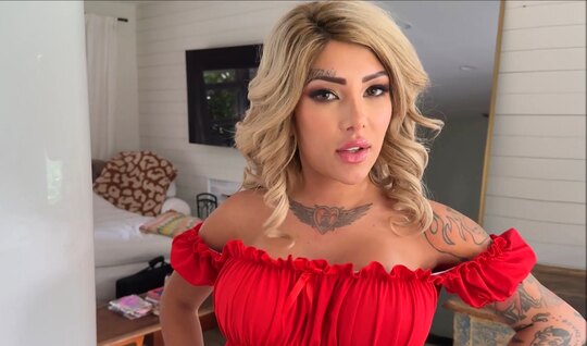 Мамка с большими дойками впустила ствол пасынка в тугой анал