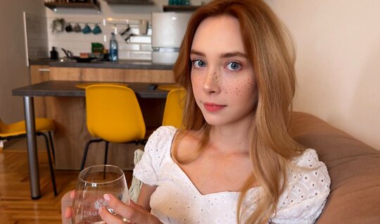 Угостил молодую милашку вином а потом и сладким членом