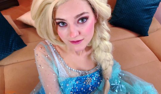 Русская в голубом платье дома натирает член соседа большим мягким влагалищем