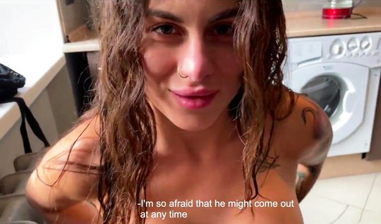 Пока мужа нет, его русская жена изменяет с соседом от первого лица