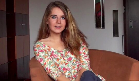 Девушке растянули попку и подарили анальный экстаз на кастинге