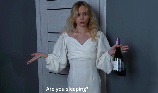 Пьяная мачеха залезла на член пасынка посреди ночи и трахнулась