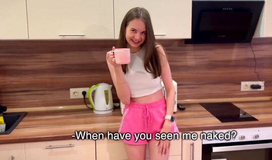 Русская милашка залезла на крепкий член соседа по квартире