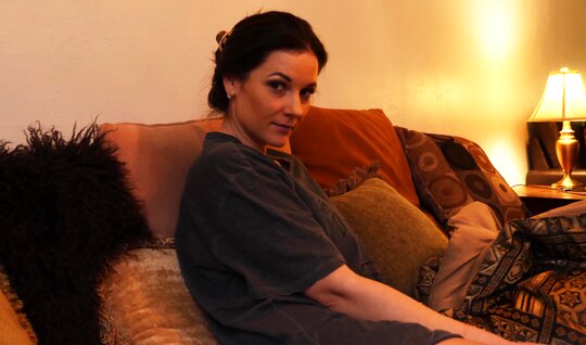 Мамка не прочь скоротать вечер верхом на члене пасынка